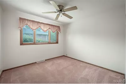 11700 Bayfield Lane, Saint Louis, MO 63128 - Photo 23