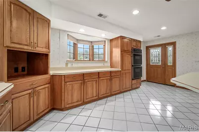11700 Bayfield Lane, Saint Louis, MO 63128 - Photo 9