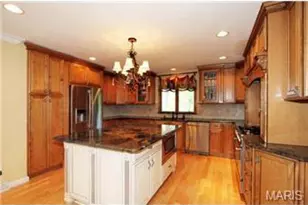 1863 Chamfers Farm Ct, Chesterfield, MO 63005 - Photo 9