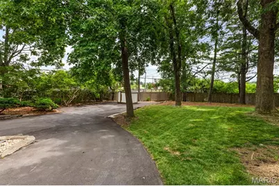 8562 Colonial Lane, Ladue, MO 63124 - Photo 45