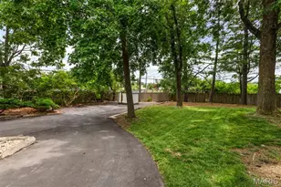 8562 Colonial Ln, Ladue, MO 63124 - Photo 45