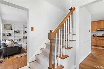 8562 Colonial Lane, Ladue, MO 63124 - Photo 7