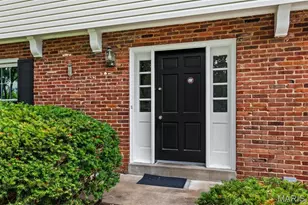 8562 Colonial Ln, Ladue, MO 63124 - Photo 5