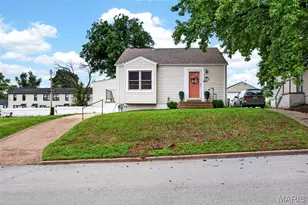 1033 Perry St, Saint Charles, MO 63301 - Photo 3