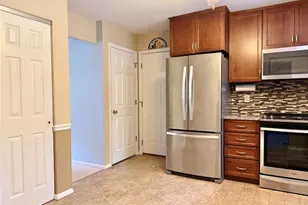 660 Hunters Ridge Dr, Ferguson, MO 63135 - Photo 7