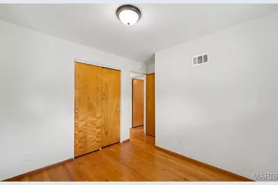 701 Avenue H, Saint Louis, MO 63125 - Photo 17