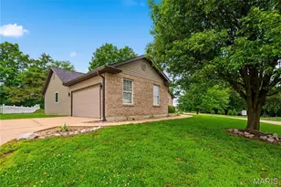 129 Fleur De Lis Dr, Wentzville, MO 63385 - Photo 3