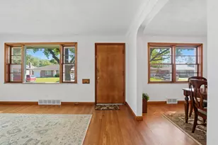 3631 Park Crest Dr, Saint Louis, MO 63125 - Photo 7