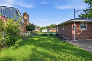 3631 Park Crest Dr, Saint Louis, MO 63125 - Photo 35