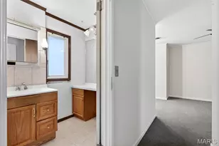 9512 Carnival Dr, Saint Louis, MO 63126 - Photo 33
