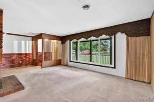 9512 Carnival Dr, Saint Louis, MO 63126 - Photo 5