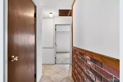9512 Carnival Drive, Saint Louis, MO 63126 - Photo 19