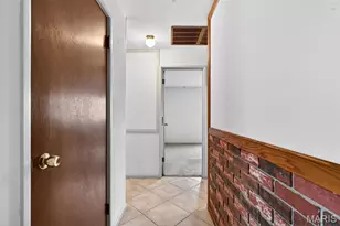 9512 Carnival Dr, Saint Louis, MO 63126 - Photo 19