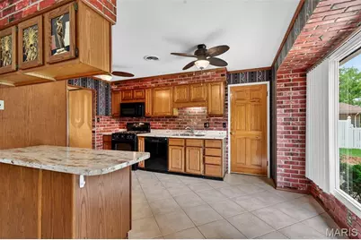 9512 Carnival Drive, Saint Louis, MO 63126 - Photo 11
