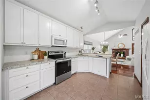1516 Strawberry Glen Ct, Ballwin, MO 63021 - Photo 7