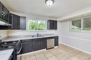 1125 Meadowlark Dr, Florissant, MO 63033 - Photo 9