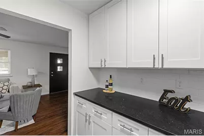 11118 Alan Shepard Drive, Saint Louis, MO 63043 - Photo 9