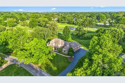 50 Meadowbrook Country Club Estate, Ballwin, MO 63011 - Photo 3