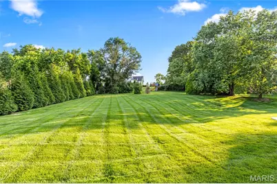 50 Meadowbrook Country Club Estate, Ballwin, MO 63011 - Photo 5