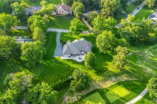 50 Meadowbrook Country Club Estate, Ballwin, MO 63011 - Photo 3
