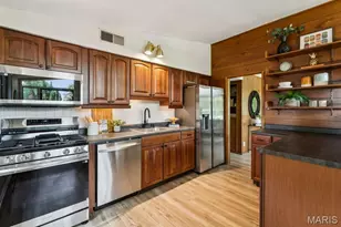 931 Coffey Dr, Saint Louis, MO 63126 - Photo 17