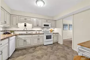 312 Clayton Xing Dr, Ellisville, MO 63011 - Photo 13