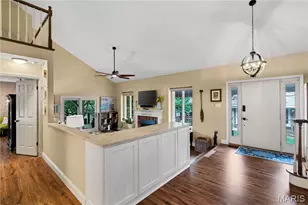 14932 Manor Lake Dr, Chesterfield, MO 63017 - Photo 3