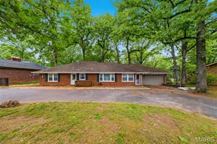 7441 Raleigh Dr, Grantwood Village, MO 63123 - Photo 3