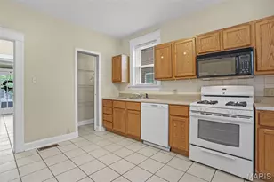 7005 Pershing Ave, University City, MO 63130 - Photo 15