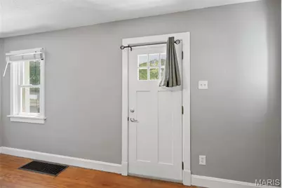 10411 Maddox Place, Overland, MO 63114 - Photo 7