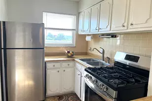 6954 Colonial Woods Dr, Mehlville, MO 63129 - Photo 7