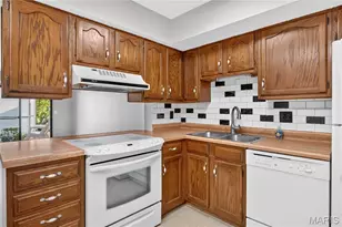 1423 Summergate Pkwy, Saint Charles, MO 63303 - Photo 7
