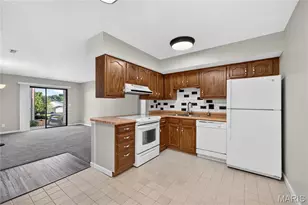 1423 Summergate Pkwy, Saint Charles, MO 63303 - Photo 5