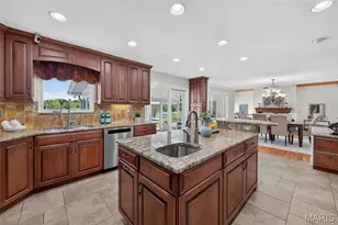 11601 Lakeshore Dr, Creve Coeur, MO 63141 - Photo 21
