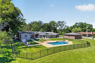 11601 Lakeshore Dr, Creve Coeur, MO 63141 - Photo 57