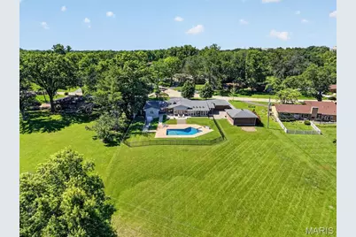 11601 Lakeshore Drive, Creve Coeur, MO 63141 - Photo 5