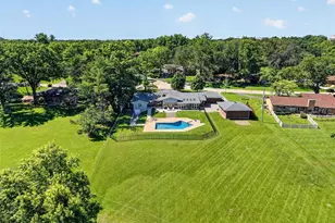 11601 Lakeshore Dr, Creve Coeur, MO 63141 - Photo 5