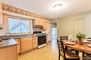 4276 Snelson Dr, Saint Louis, MO 63129 - Photo 11