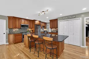12143 Bent Brook Rd, Des Peres, MO 63122 - Photo 9
