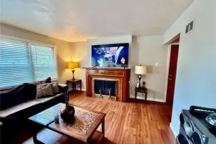 1047 Forest Home Dr, Bellefontaine Neighbors, MO 63137 - Photo 1