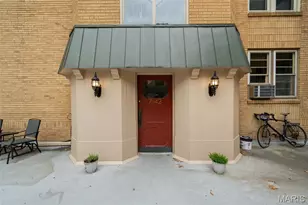 7542 York Dr, Saint Louis, MO 63105 - Photo 3