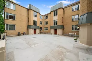 7542 York Dr, Saint Louis, MO 63105 - Photo 1