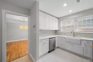 7542 York Dr, Saint Louis, MO 63105 - Photo 9