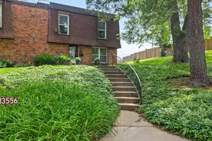 13556 Coliseum Dr, Chesterfield, MO 63017 - Photo 3