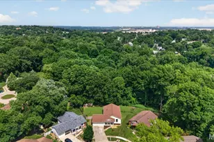 2463 Village Glen Ct, Maryland Heights, MO 63043 - Photo 31