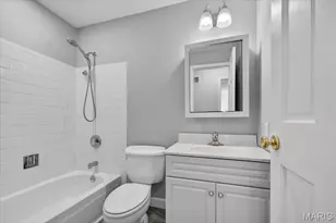 2463 Village Glen Ct, Maryland Heights, MO 63043 - Photo 11