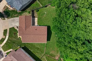 2463 Village Glen Ct, Maryland Heights, MO 63043 - Photo 33