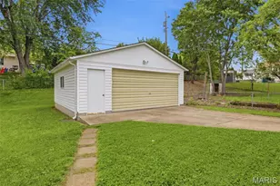 10840 Bernadine Dr, Saint Louis, MO 63123 - Photo 23