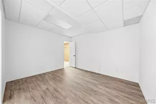 655 Old Riverwoods Ln, Chesterfield, MO 63017 - Photo 51