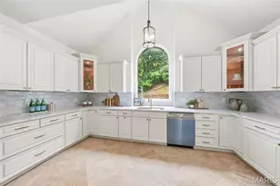 655 Old Riverwoods Ln, Chesterfield, MO 63017 - Photo 7